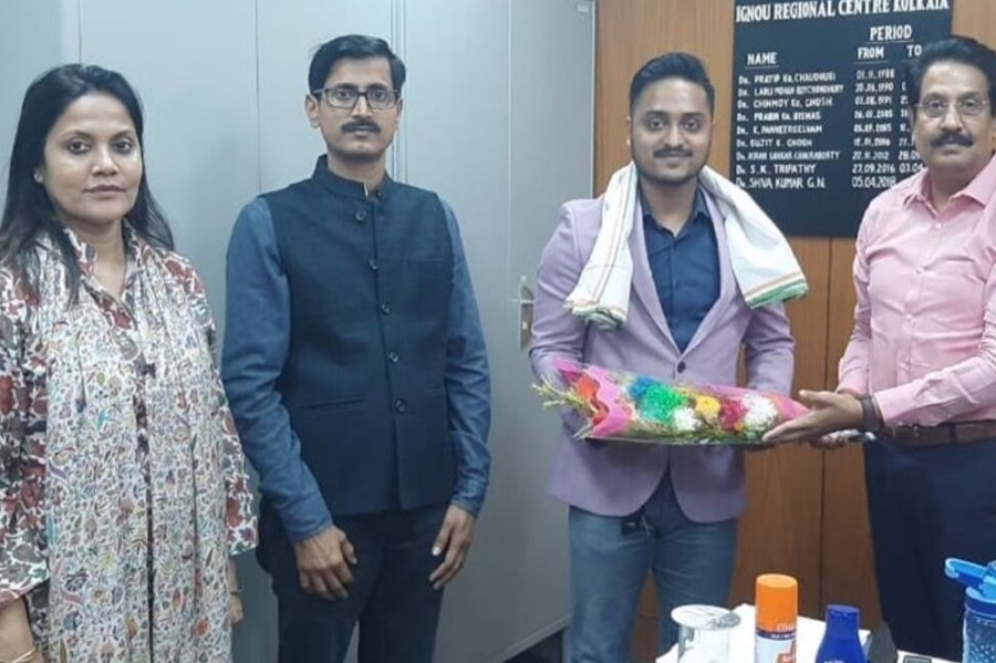 Felicitated at IGNOU’s Kolkata Regional Centre by Director Dr Shiv Kumar for the national-level Best Innovation Award.