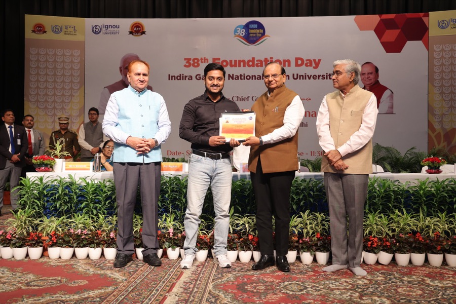 Best Innovation Award conferred by IGNOU, presented by the Hon’ble Lt. Governor of Delhi, Shri Vinai Saxena.